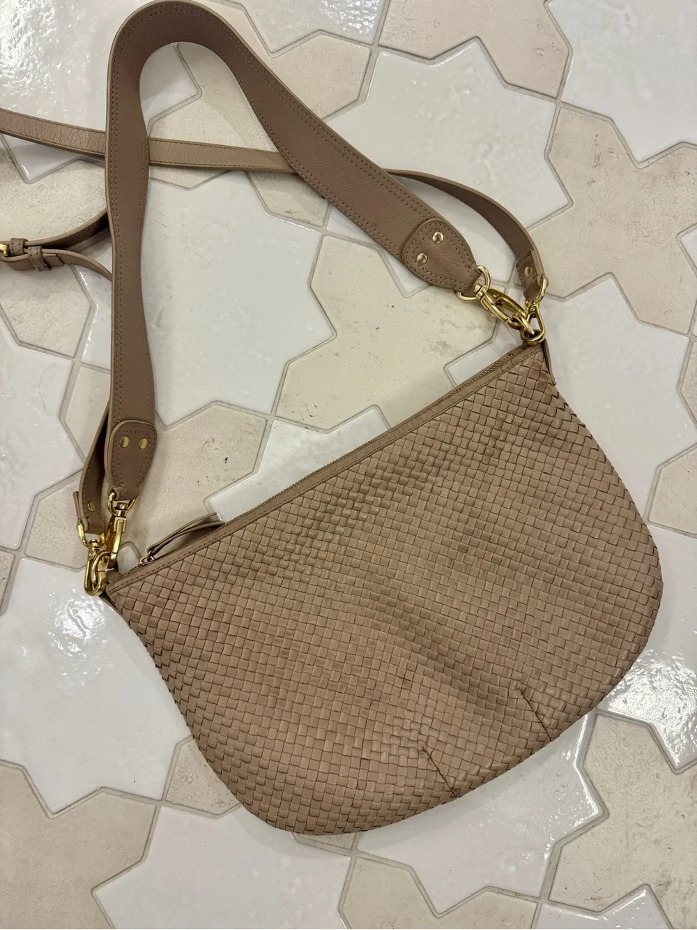 Quince Italian Leather Convertible Crescent Shoulder Bag Size Large in Taupe - Picture 12 of 12